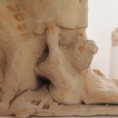 Sjedeća figura VII, 1976.; terakota (detalj)