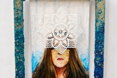 Sandra Radić Parać - Autoportret; kombinirana tehnika na drvu i platnu, 56x40cm, 2017.