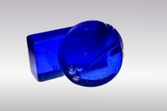 Anton Vrlić - Svijet u plavom; lijevano staklo u kalup, 20x30x14cm, 2015.